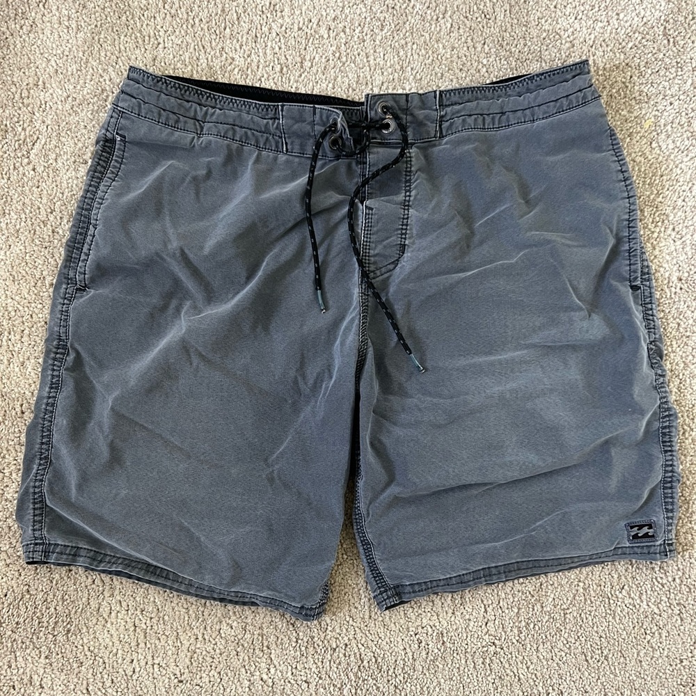 Billabong Vintage Faded Navy Blue Boardshorts Oahu, Hawaii Size 31 waist